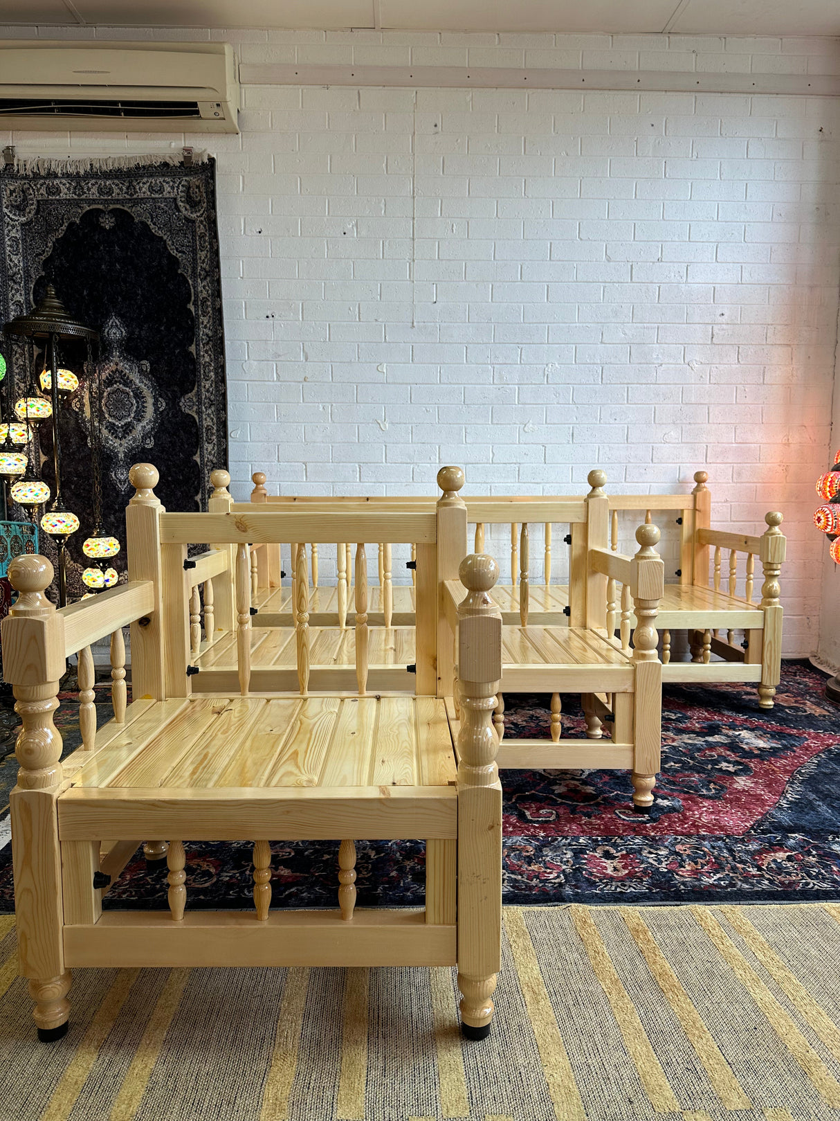 Single Majlis Light Colour