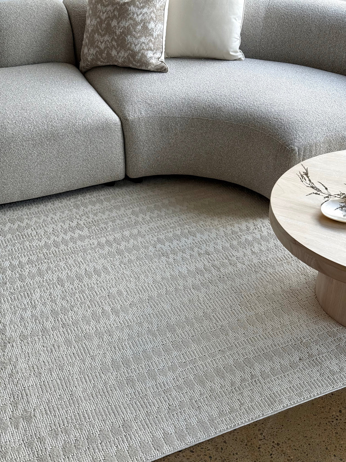 Nyla Frost Cream Rug - Hv20B
